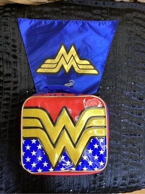 NWOT Wonder Woman Insulated Lunchbox with Cape - Red, Blue & Gold Emblem